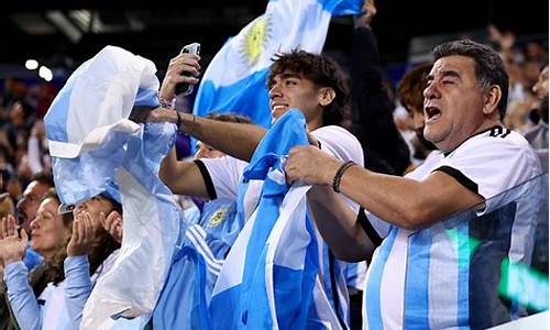 阿根廷夺冠现场球迷沸腾了_阿根廷夺冠现场